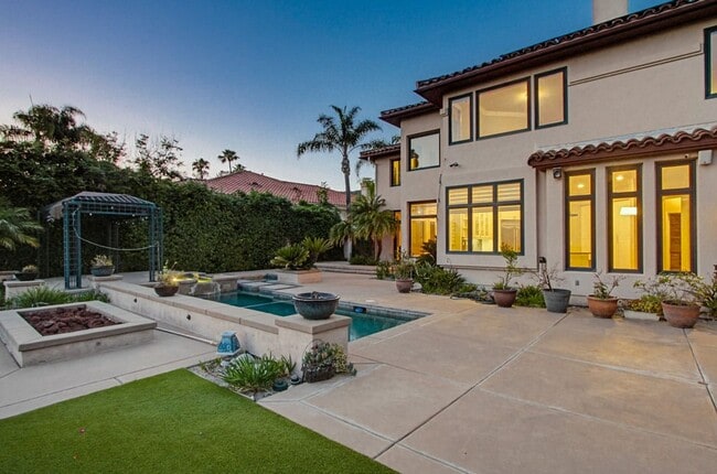 Foto del edificio - Gorgeous Custom Built Scripps Ranch Home Available Now!