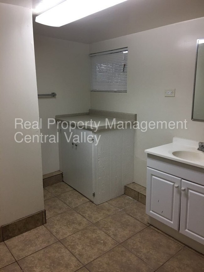 Foto del edificio - 2618 Ladd Rd