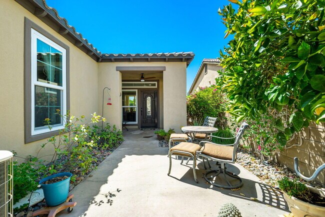 Foto del edificio - 60661 Juniper Ln