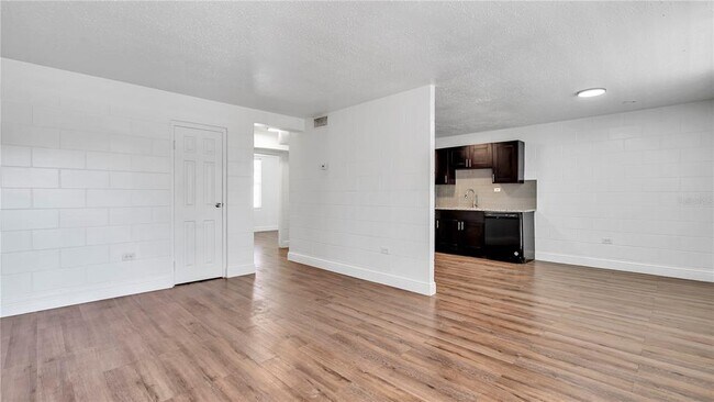 Building Photo - 1545 Spruce Terrace