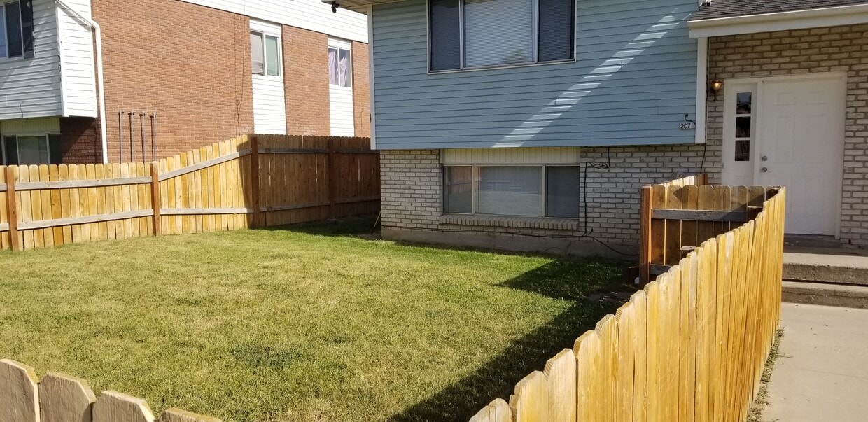 Primary Photo - 205 W 8480 S