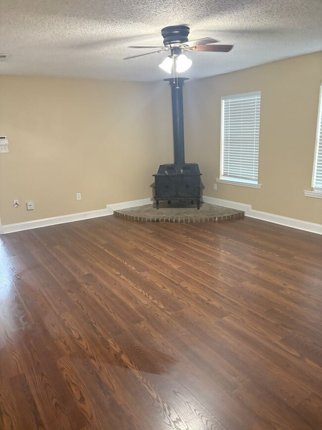 Building Photo - Welcome home!