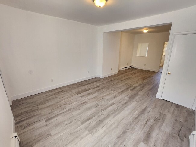 Foto del edificio - Row Home For Rent with Fenced in BackYard