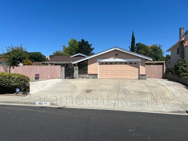 Photo - 974 Coral Dr House
