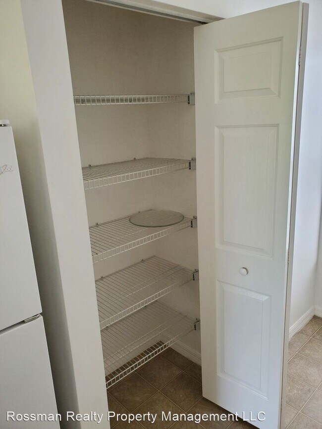 Foto del edificio - 3 br, 2 bath House - 2140 Heron Lake Drive...