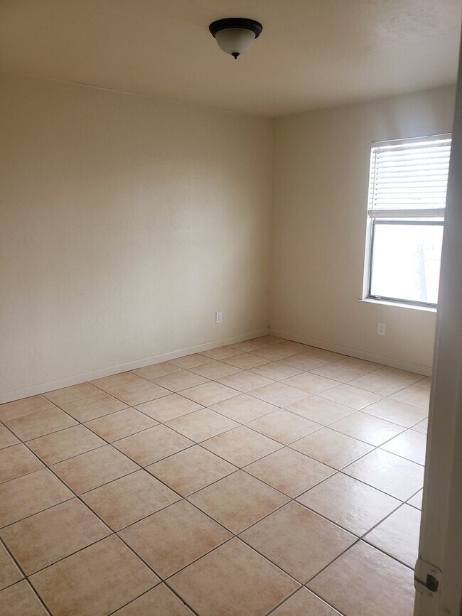 Building Photo - Nice 2 Bedroom 1 Bathroom apartment in Rio...