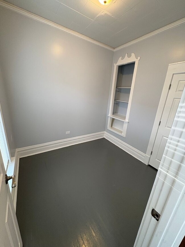 Foto del edificio - 1034 W 61st St