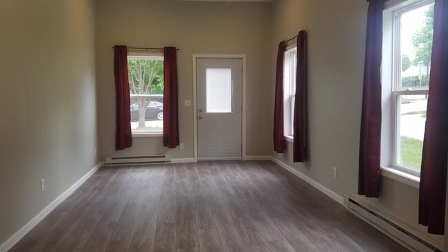 Building Photo - 1328 East Ave