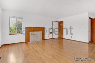 Building Photo - 6117 NE Clackamas St