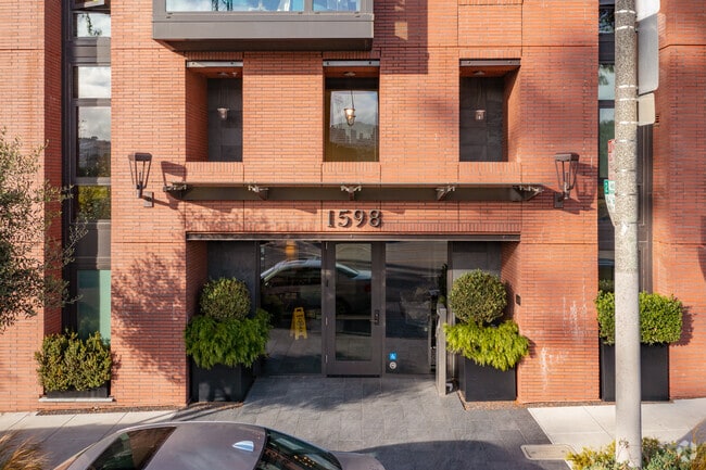 Entrance - 1598 Bay St