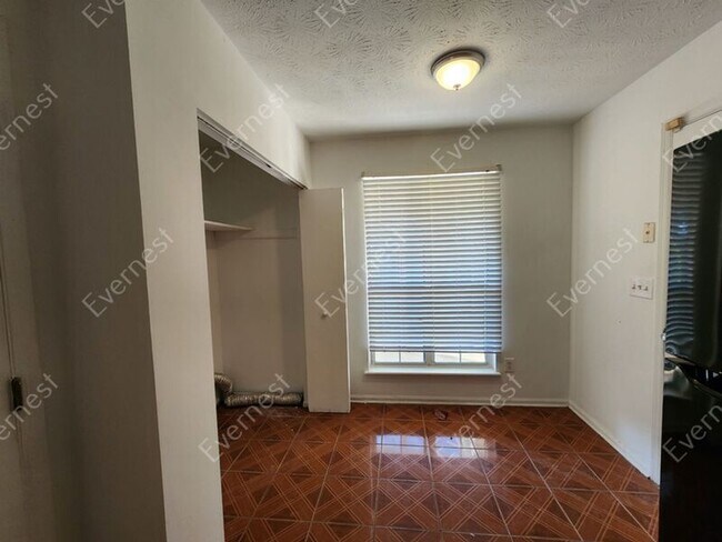 Foto del edificio - 4512 Yorkdale Dr