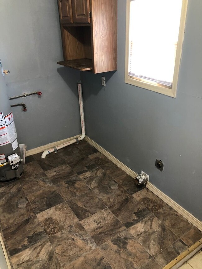 Building Photo - $595 - 1 bed 1 bath - Single Family Home