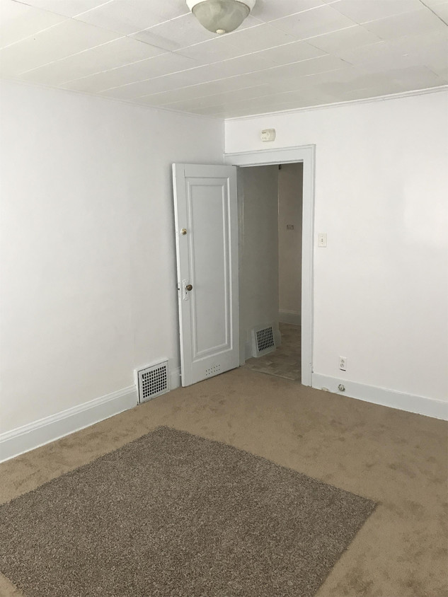 Primary Photo - 2575 N 39th St