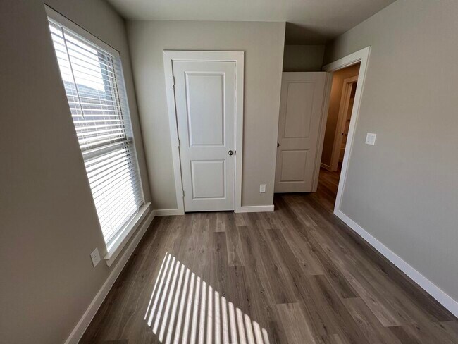 Building Photo - 2005 Corpus Ave