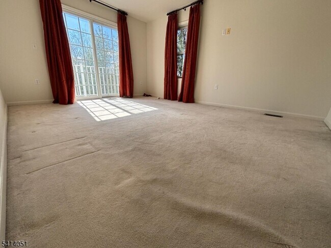 Foto del edificio - 18 Ashley Ct