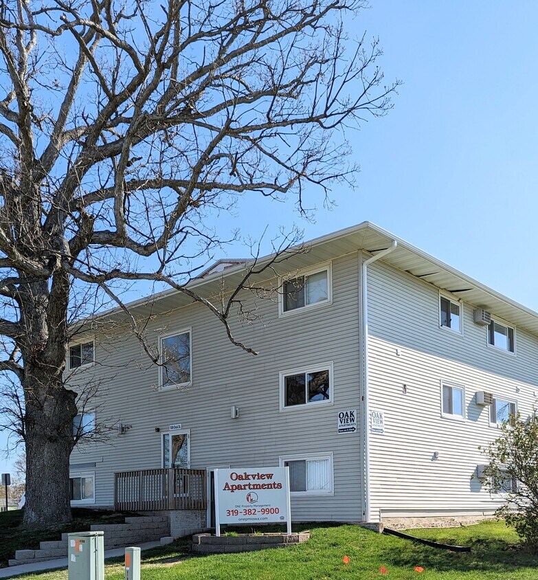 Oakview Apartments in Hiawatha, IA