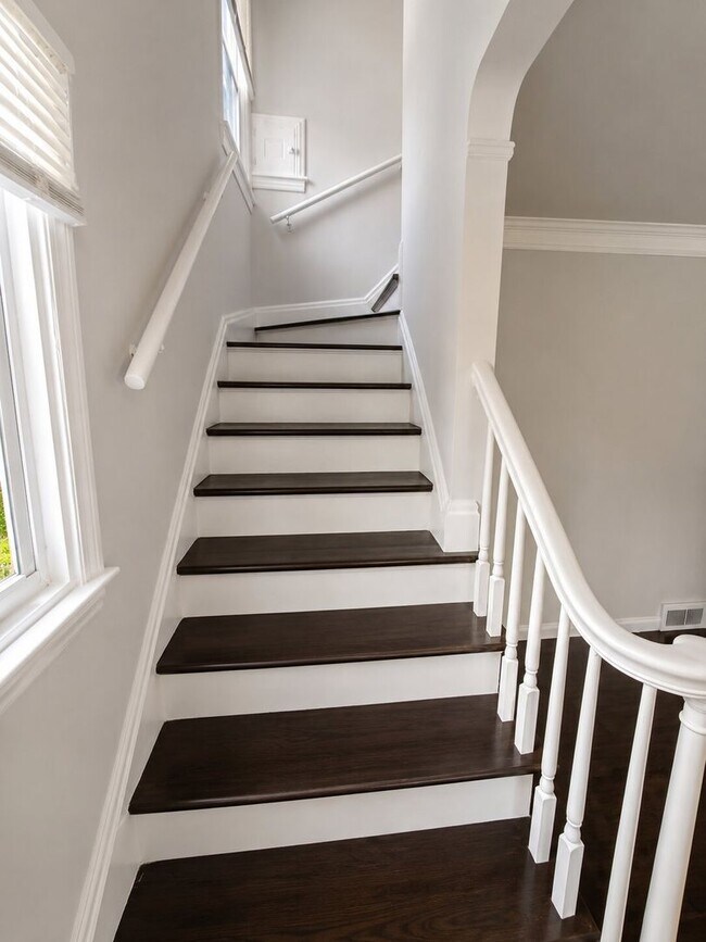 Foto del edificio - Spacious 3-Bedroom Home Ready for Move-In