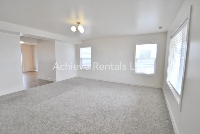 Building Photo - 2066 S 1400 W