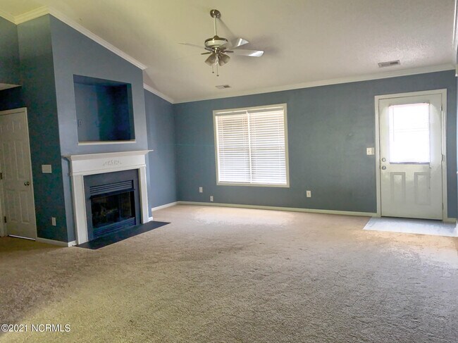 Building Photo - 129 Sweet Briar Ct