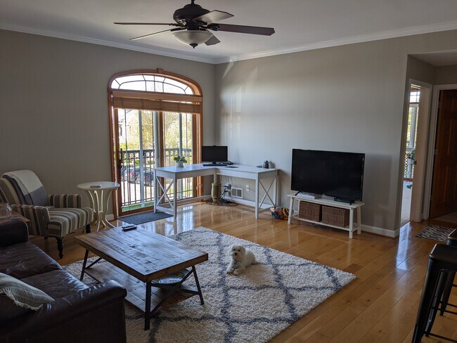 viviendo - 283 S Zeeb Rd