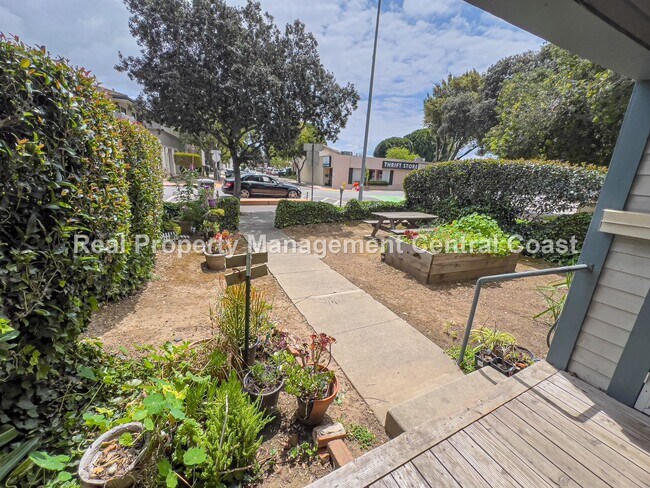Foto del edificio - AVAILABLE NOW - Downtown Home With Bonus R...