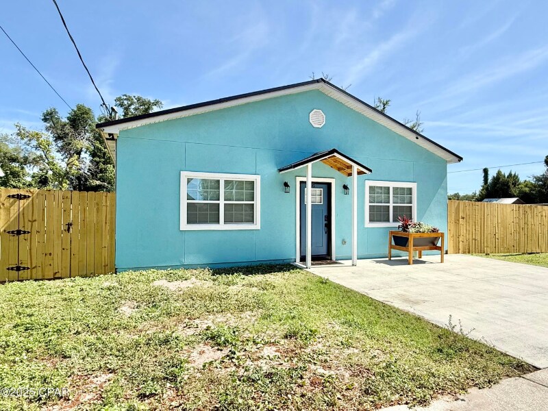 Foto principal - 1409 E 6th Ct