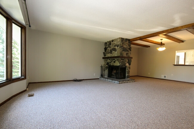 Building Photo - 9724 Utica Rd