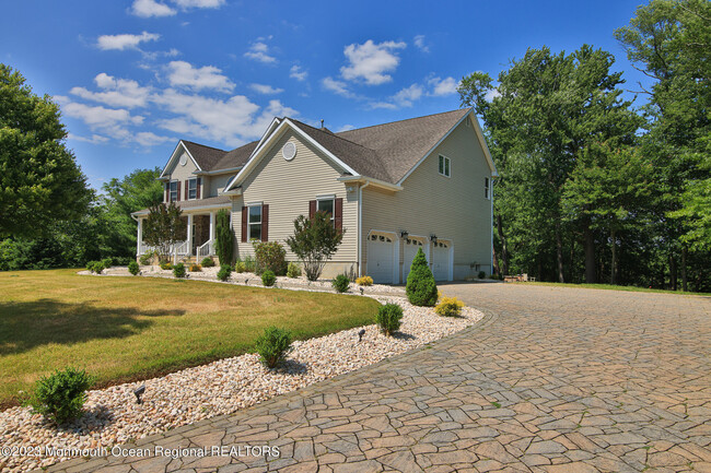 Building Photo - 15 Hope Dr