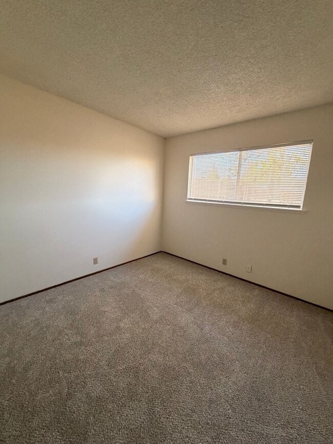 Building Photo - 6015/ 6013 Woodminster Cir