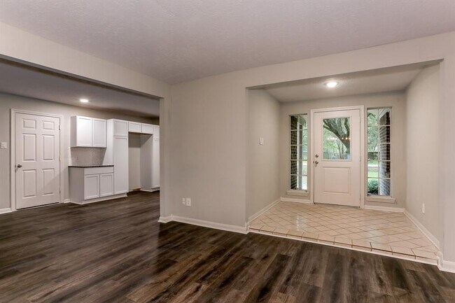 Foto del edificio - 15318 Oaklawn Park Dr