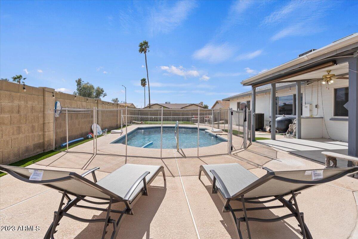 Primary Photo - 5443 W Dahlia Dr