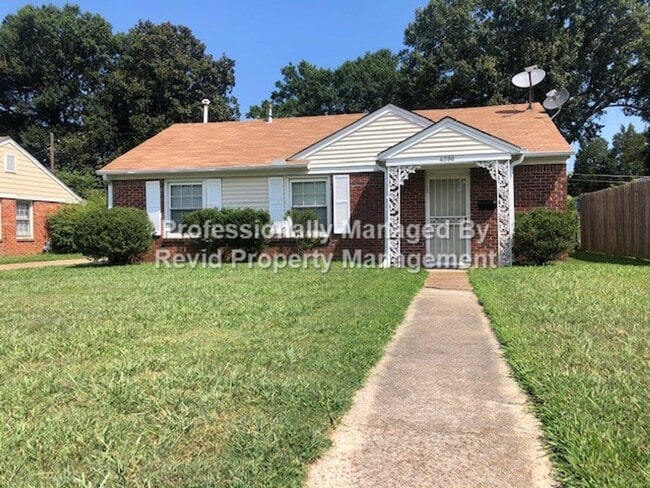 Building Photo - Rare Vacancy! Well Cared for 3 Bed with HU...