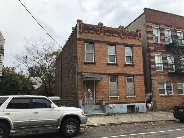 Primary Photo - 83 Williams Ave