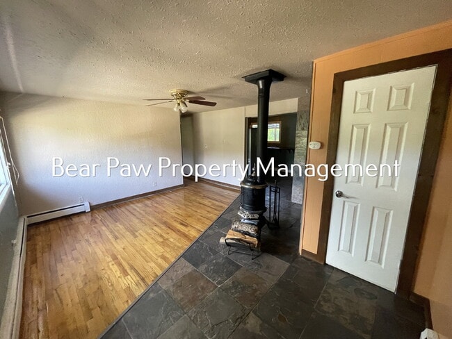 Building Photo - Cute upper level duplex in Kittredge!!