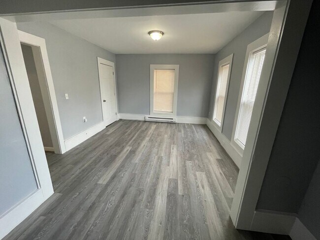 Foto del edificio - Second floor 4 Bedroom 1 Bathroom Two Stor...