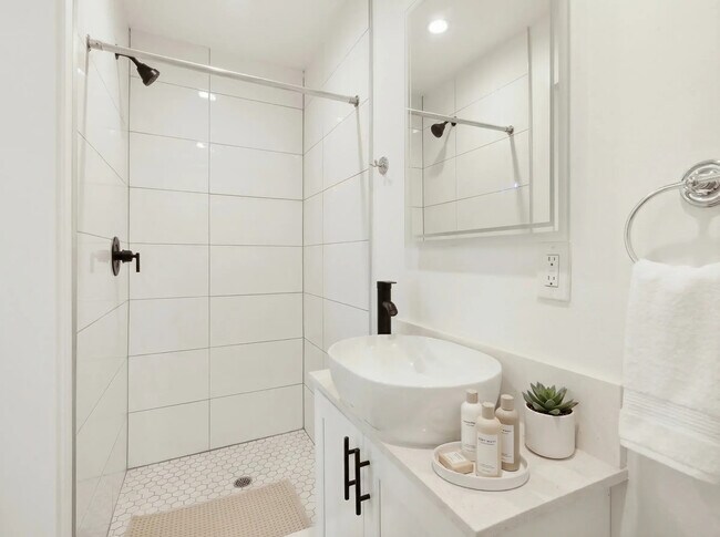 Foto del edificio - 1326 W 35th Pl