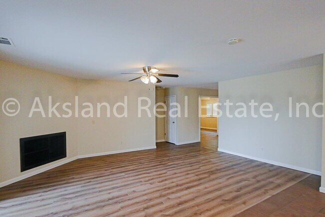 Building Photo - 964 Parr Ln