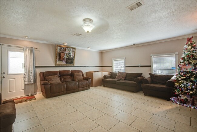 Building Photo - 806 Coolwood Dr