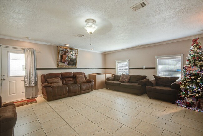 Foto del edificio - 806 Coolwood Dr