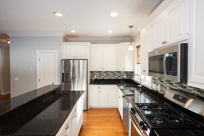 Building Photo - 4 Cyrus Way