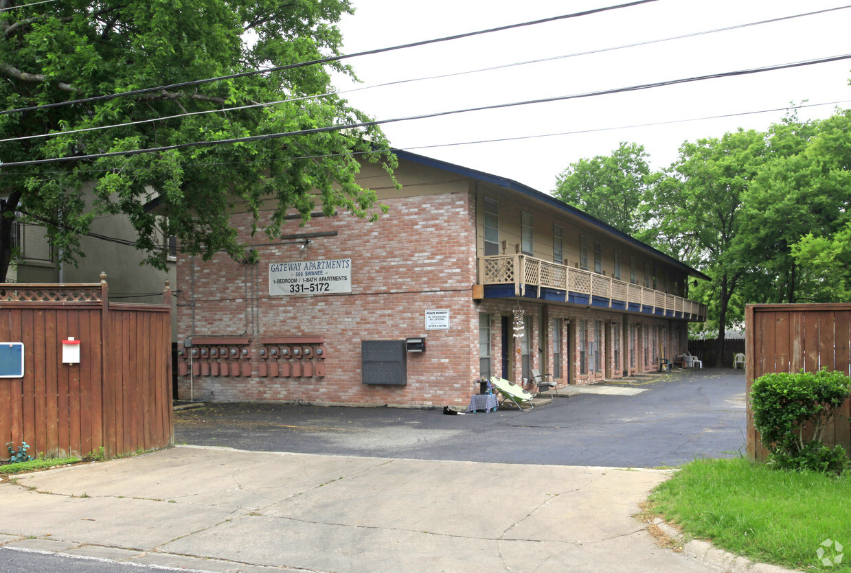 Building Photo - Austin Gateway