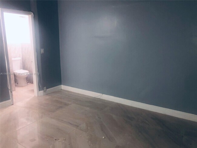 Foto del edificio - 17850 NE 6th Ct