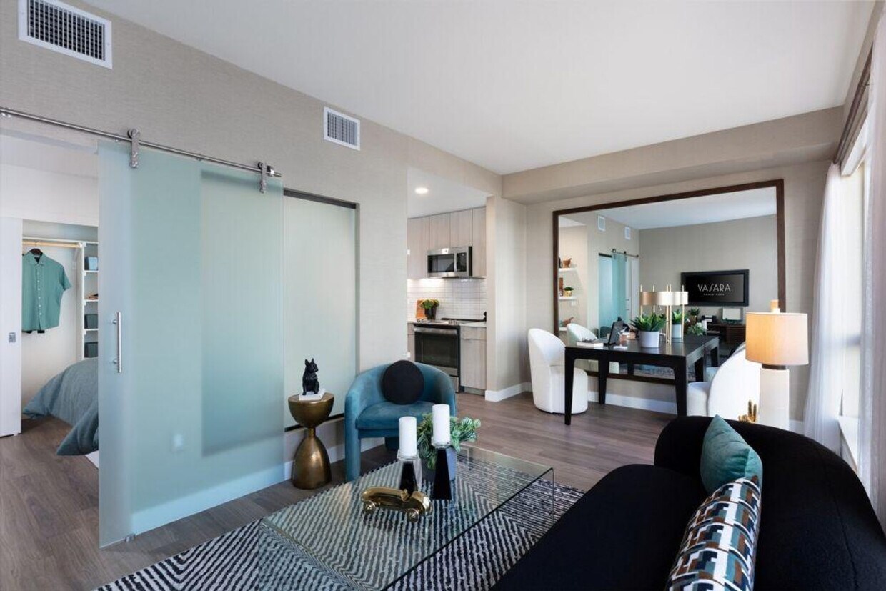 Primary Photo - 110 Constitution Dr