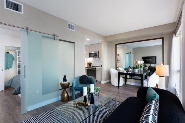 Building Photo - 110 Constitution Dr