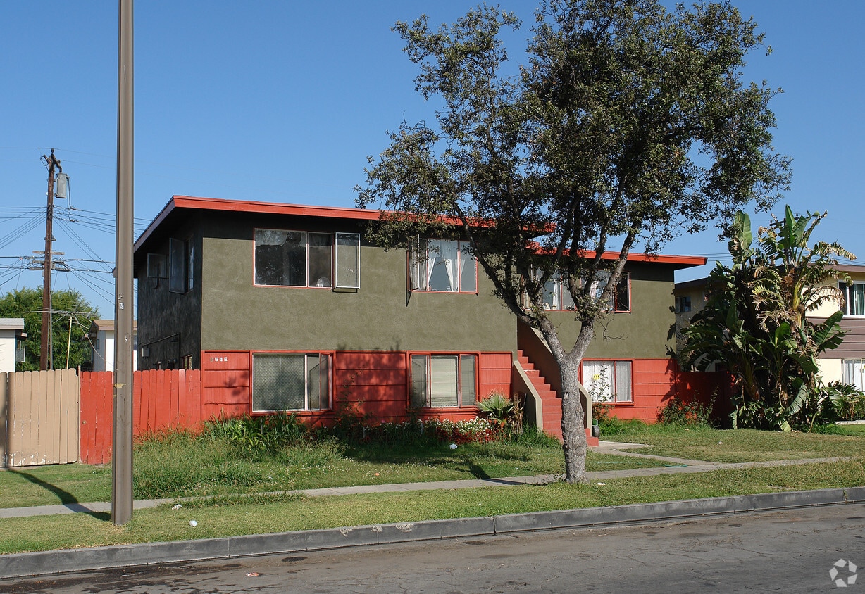 Building Photo - 2606 S Rosewood Ave