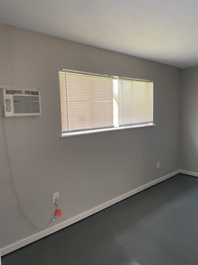 Building Photo - 1408 NW Ozmun- AVAILABLE NOW!