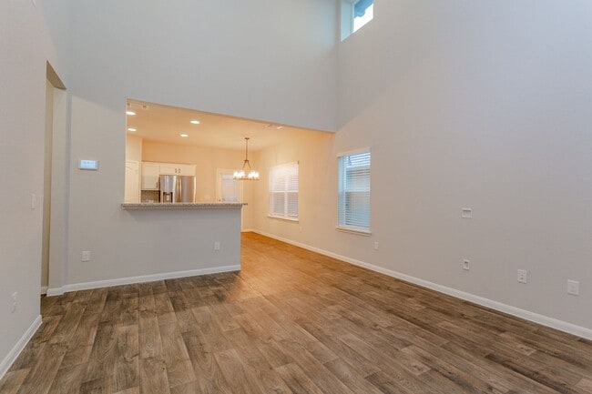 Foto del edificio - Beautiful 3 Bed / 2.5 Bath Home with High ...