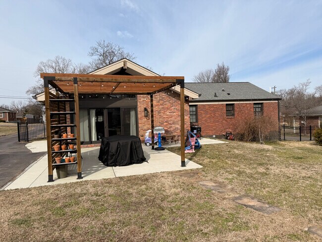 Foto del edificio - 2708 Cooper Ln