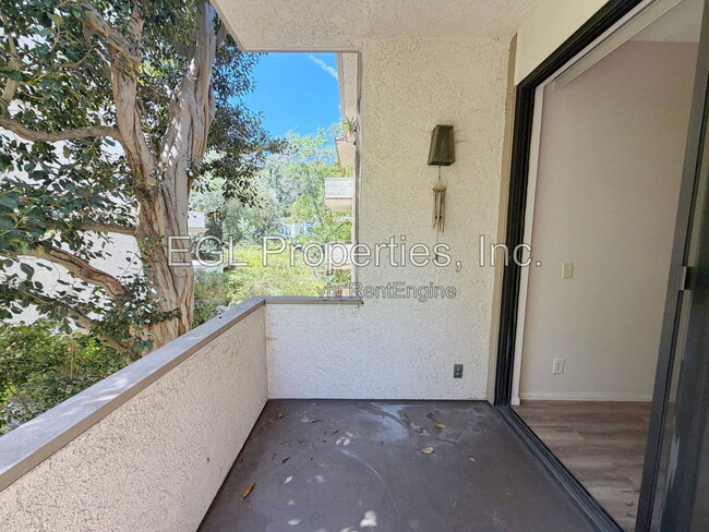 Building Photo - 3480 Barham Blvd