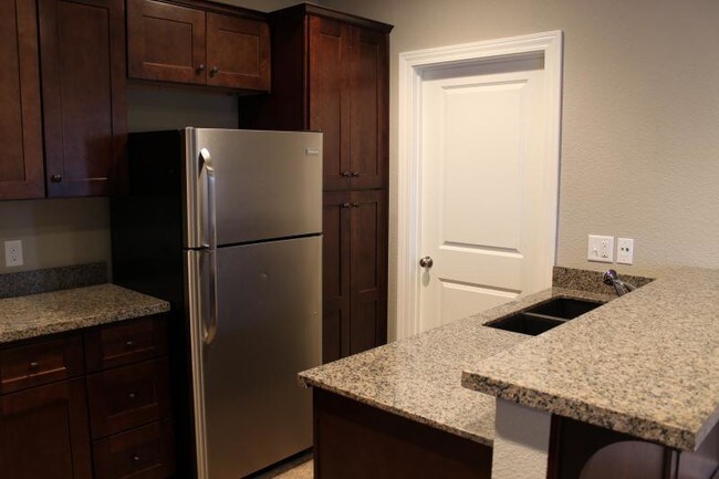Foto del edificio - 15977 S Crestview Dr